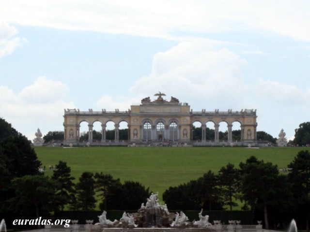 vienna_schoebrunn_gloriette.jpg