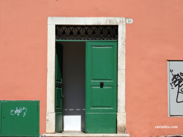 a_rovinj_door.jpg