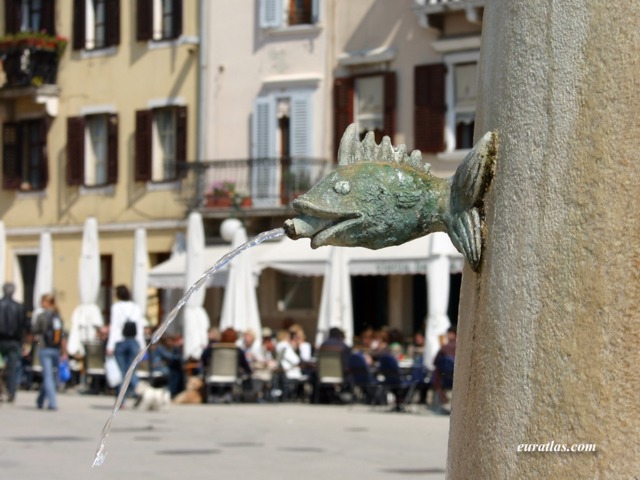 a_rovinj_fountain.jpg