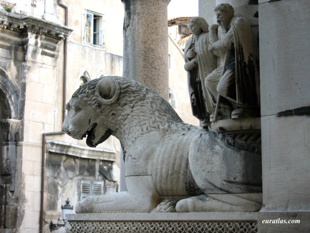 Cliquez ici pour télécharger A Medieval Lion...