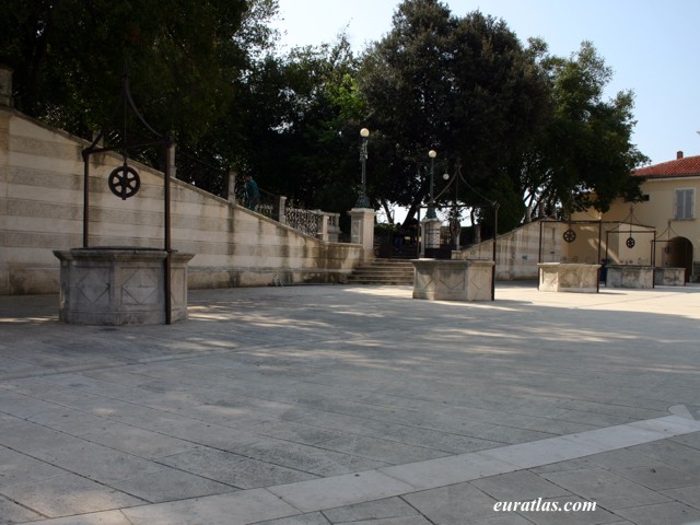 Click to download the Five Wells Square, Zadar