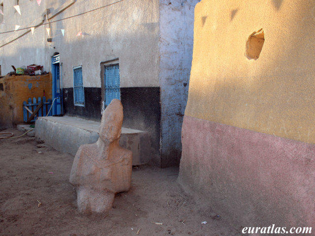 Cliquez ici pour télécharger In the Village