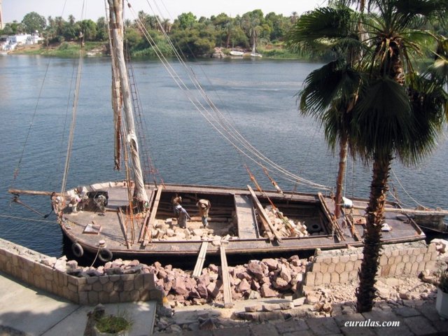 Click to download the The Dockers in Aswan