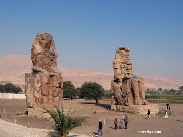 luxor_memnon_colossus.jpg