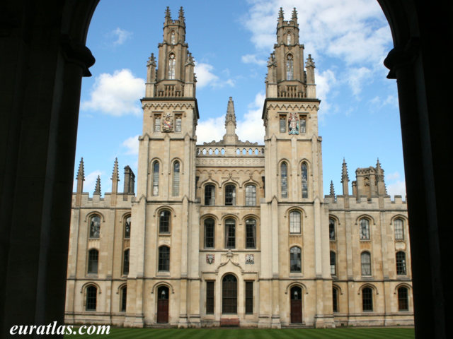 Cliquez ici pour télécharger All Souls College, Oxford