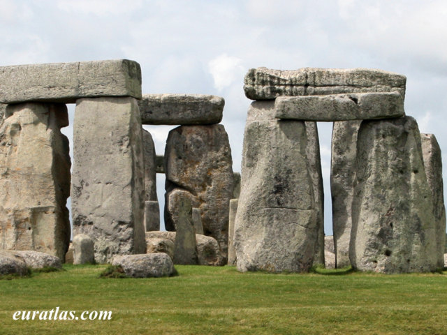 stonehenge_triliths_3.jpg