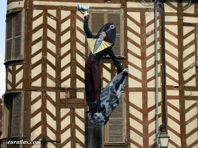 Click to download the The Statue of Cadet Rousselle, Auxerre