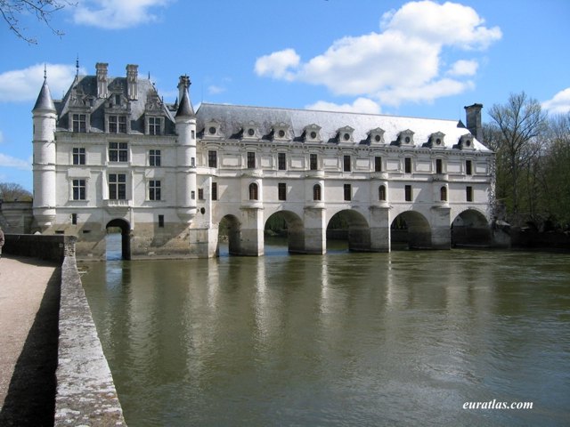 Click to download the The Château de Chenonceaux on the Bed of the River Cher