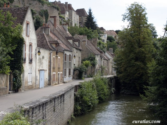 Click to download the Semur-en-Auxois