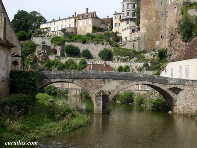 semur_en_auxois_pont.jpg