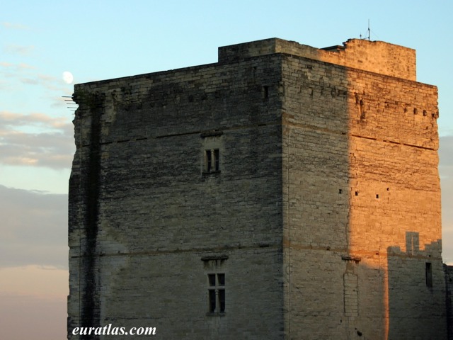 Click to download the The Moon over the Palais des Papes