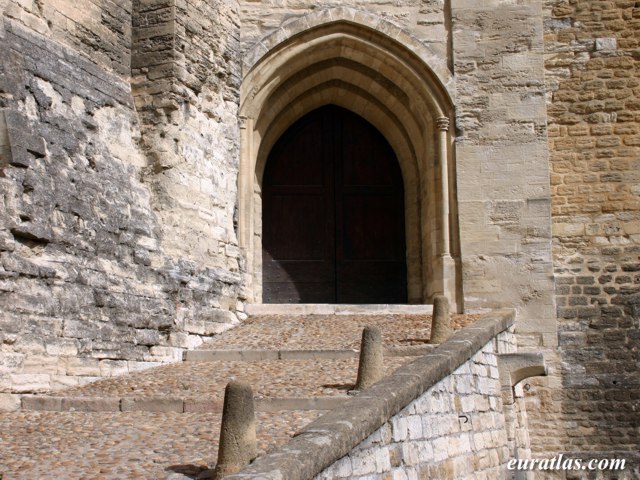 Click to download the Palais des Papes, Gate of the Trésor Bas