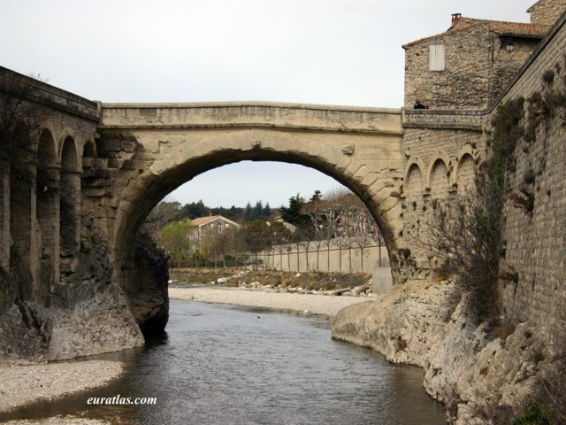 Click to download the The Roman Bridge at Vaison-la-Romaine