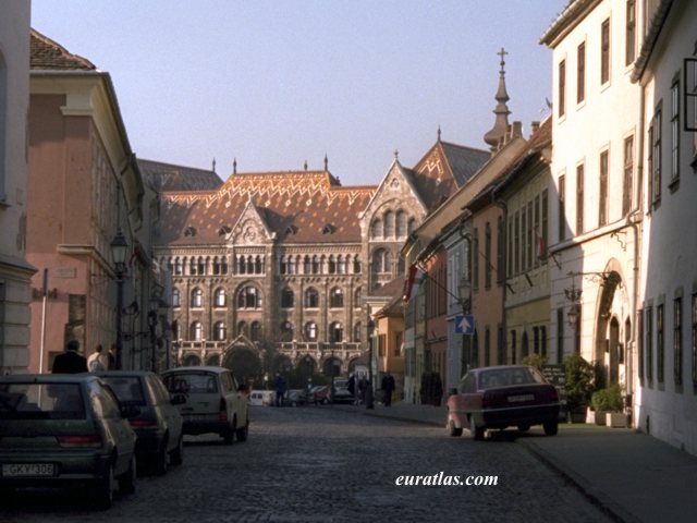 budapest_castle_hall.jpg