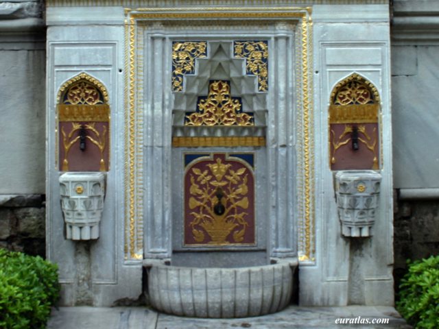 topkapi_fountain_gold.jpg