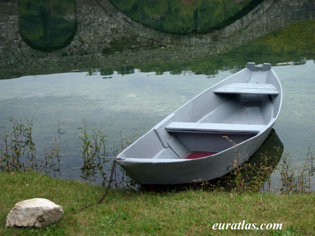 Cliquez ici pour télécharger A Wooden Boat