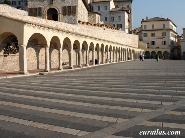 Cliquez ici pour télécharger Piazza Inferiore