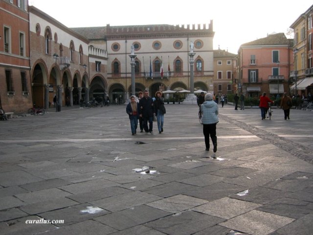 ravenna_piazza.jpg