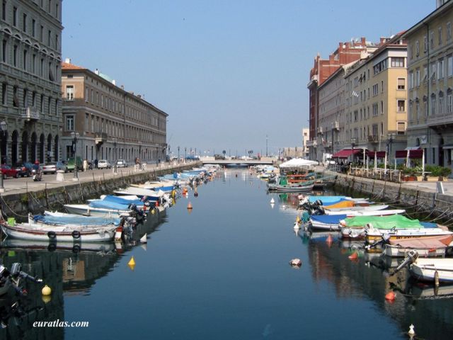 Cliquez ici pour télécharger Trieste, the Little Marina