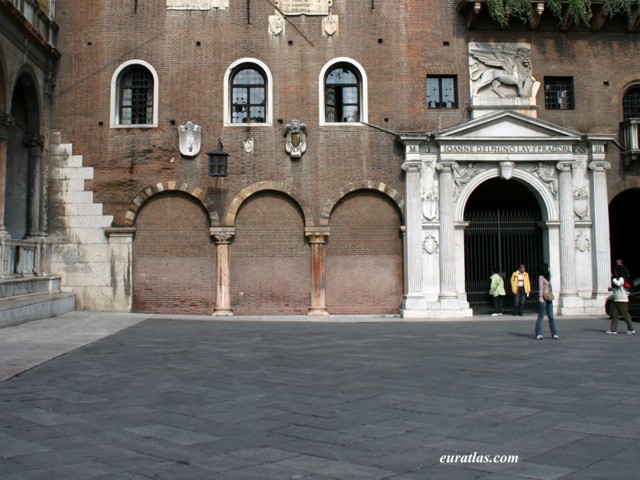 Cliquez ici pour télécharger Palazzo del Podestà