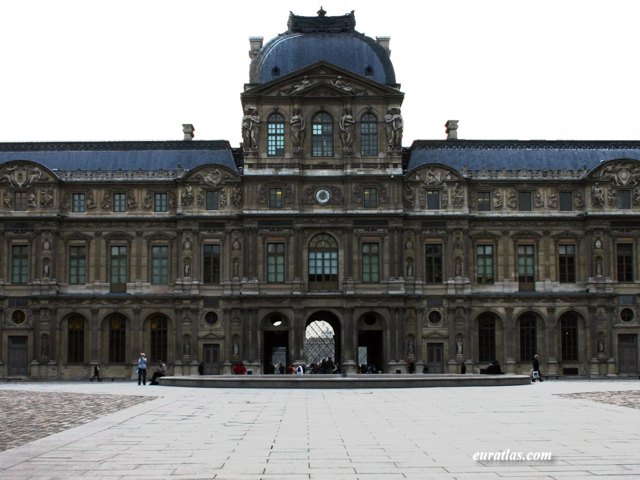 louvre.jpg