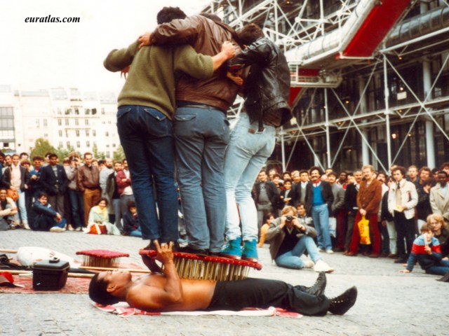 Click to download the Tumblers, Centre Georges Pompidou