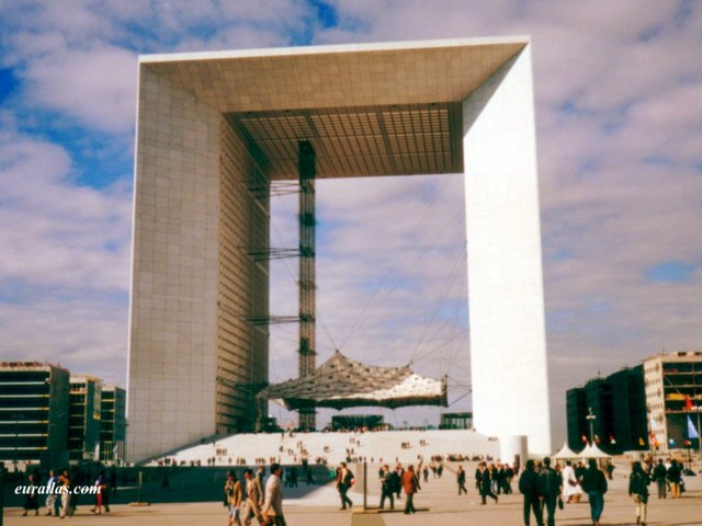 Click to download the The Grande Arche de la Défense