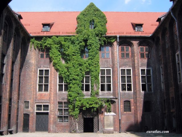 Click to download the Torun, the Inner Courtyard of the history Museum