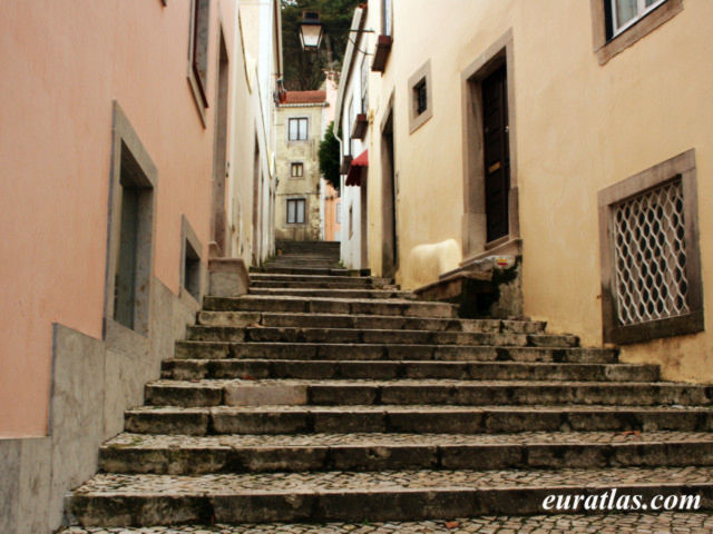 Cliquez ici pour télécharger A Street in Sintra