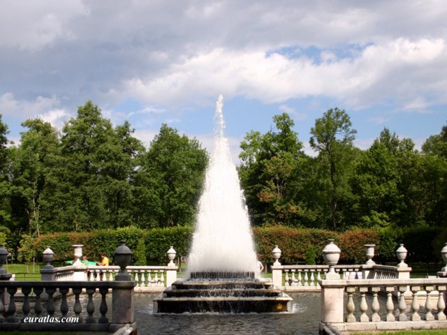 Click to download the Water Games in Peterhof