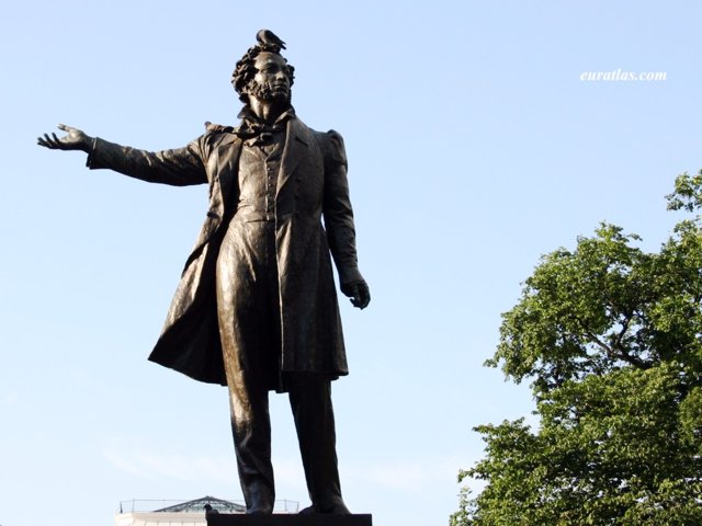 Click to download the Alexander's Pushkin Statue in Saint Petersburg