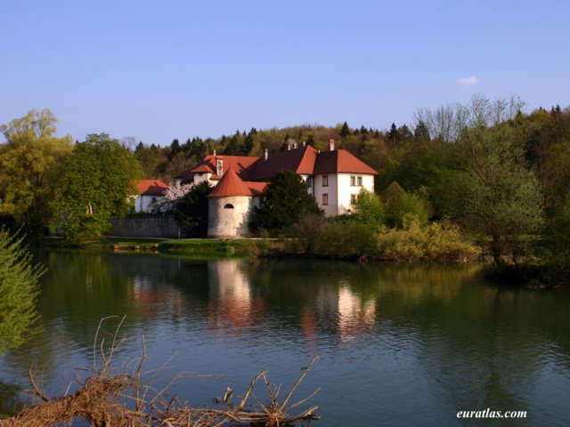 Click to download the Otocec Castle on the Slovenian Krka