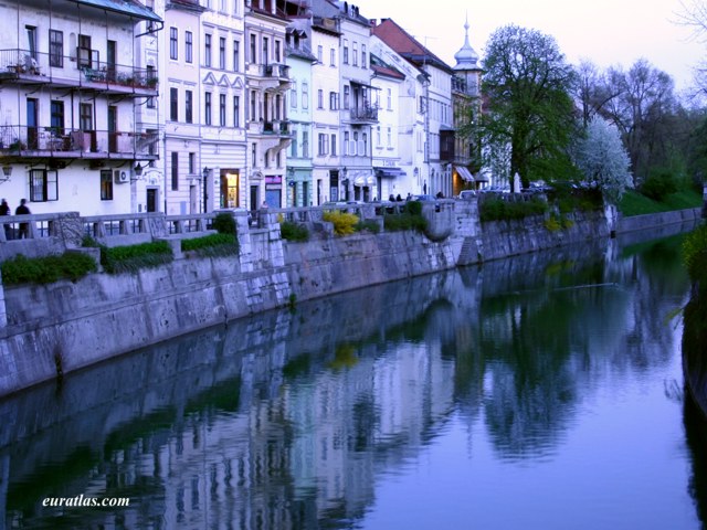 Cliquez ici pour télécharger Evening on the Ljubljanica