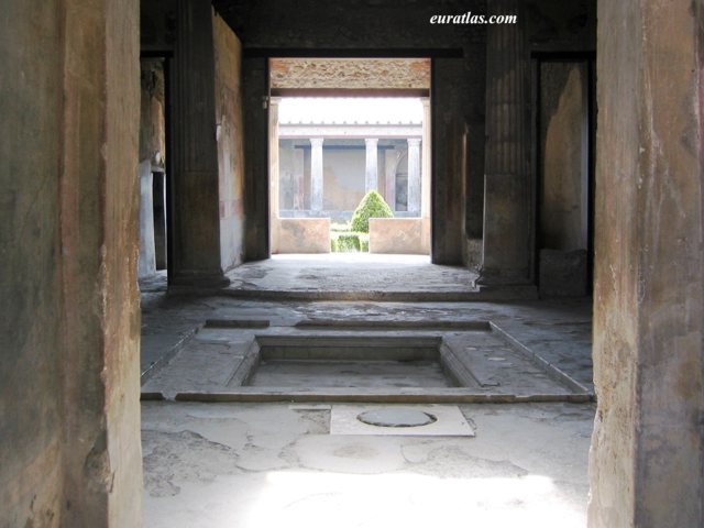 Cliquez ici pour télécharger A Domus in Pompeii