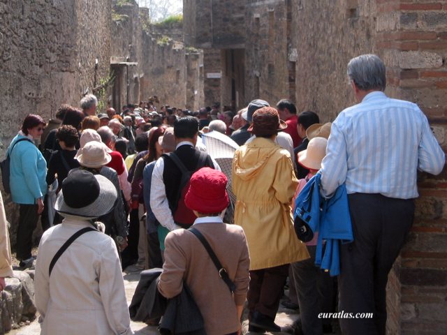 pompeii_lupanar_street.jpg