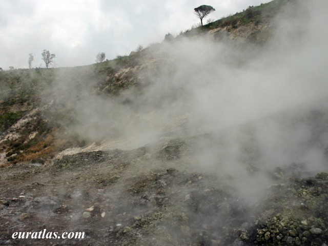 pozzuoli_solfatare_smoke.jpg