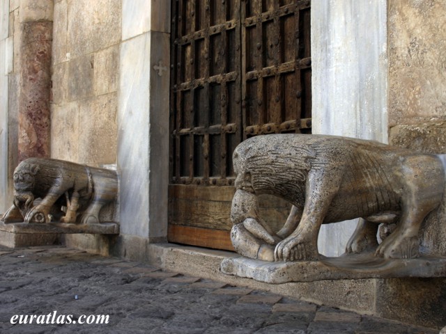 Cliquez ici pour télécharger The Lions of Sessa Aurunca