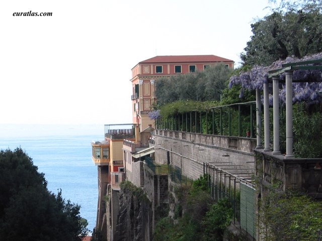 Click to download the Sorrento and the Bay of Naples