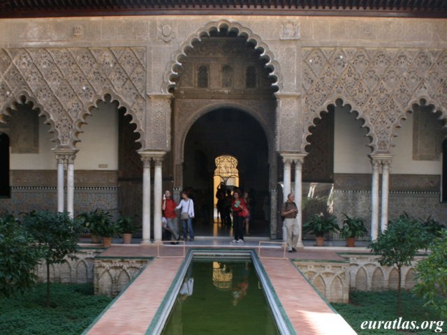 seville_alcazar_damsel_courtyard.jpg