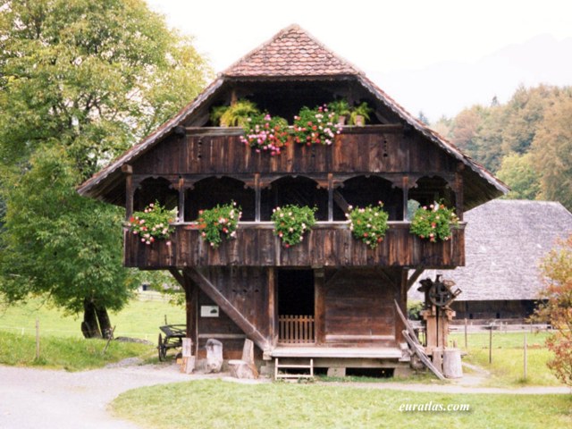 Cliquez ici pour télécharger A Barn of the