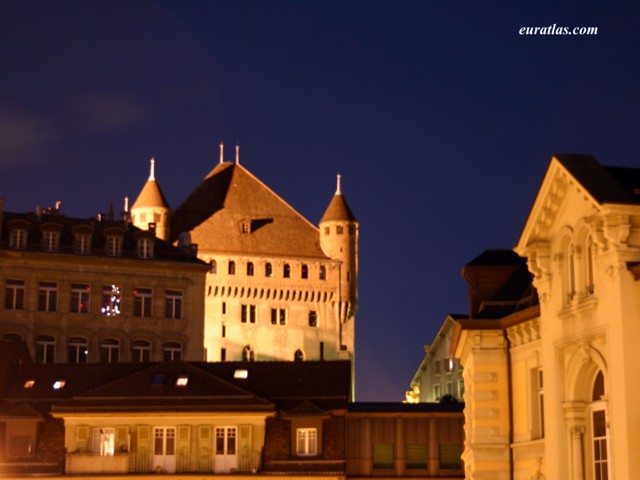 lausanne_castle_night.jpg