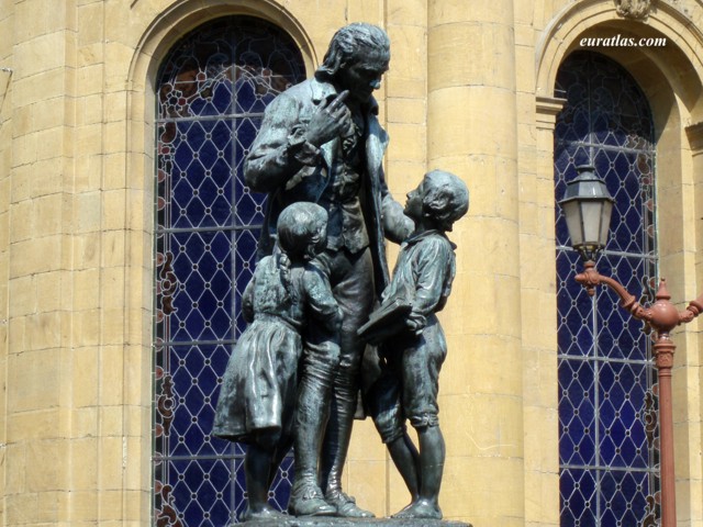 Click to download the The Statue of Johann Heinrich Pestalozzi in Yverdon-les-Bains