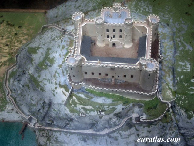 Click to download the Harlech Castle Model