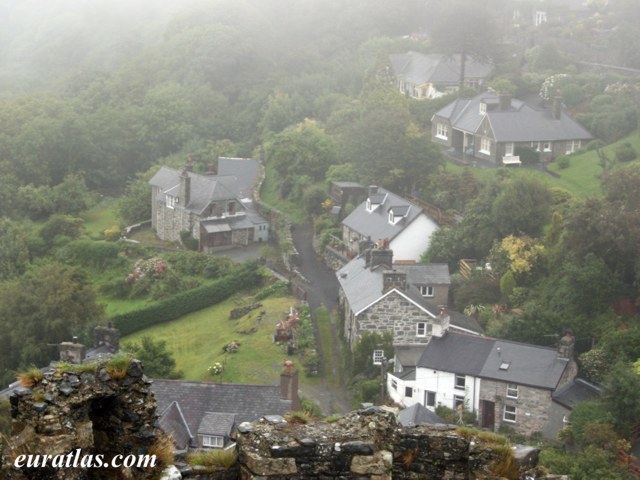 Click to download the Harlech Houses