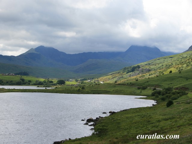 Click to download the Lake Mymbyr and Peak Snowdon, 1085 m.